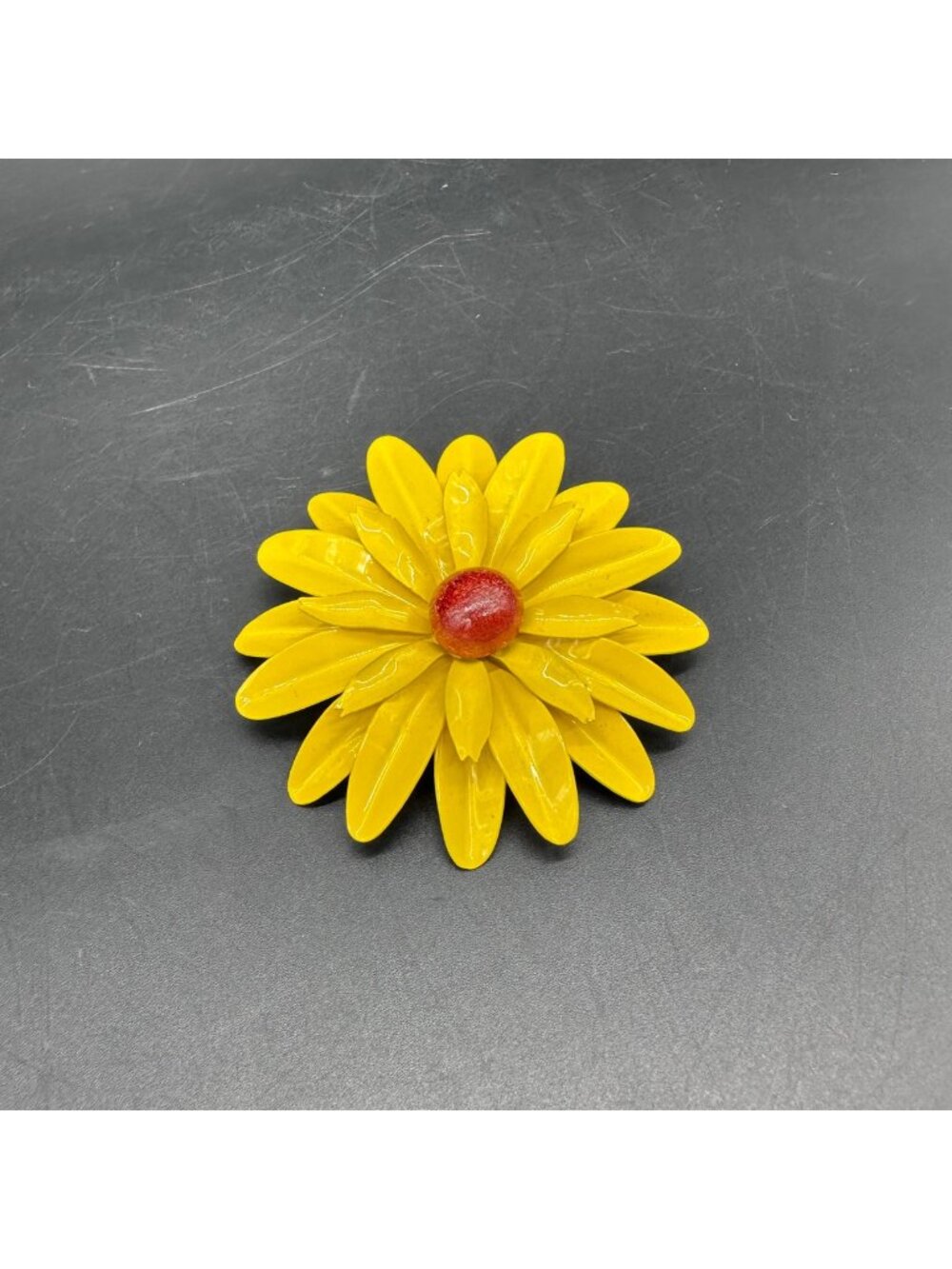 Vintage Yellow Daisy Flower Power Brooch Pin Enamel Metal Floral Jewelry Retro